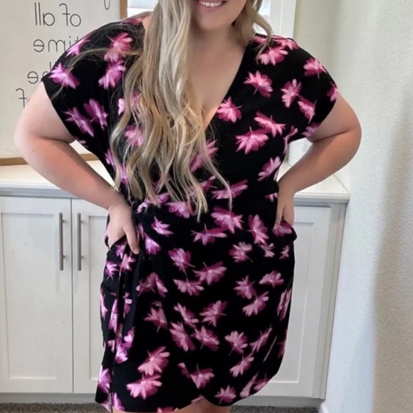 NWT Ava & Viv Woman Wrap Dress Black With Fusica Purple/Pink Floral Size XXL - Picture 2 of 13